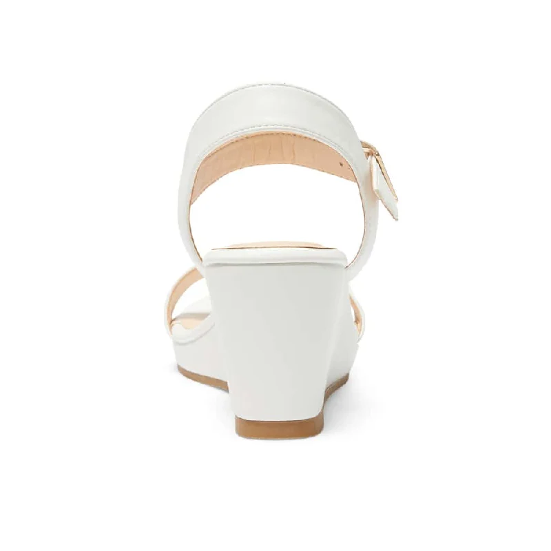 Abbey Wedge in White Smooth