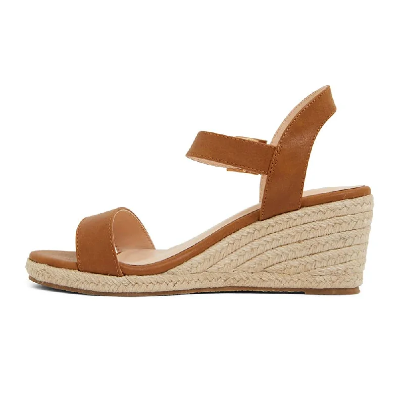 Annie Wedge in Tan Smooth