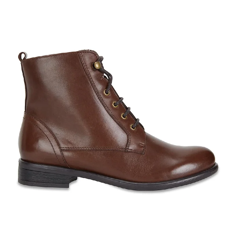 Badge Boot in Brown Leather