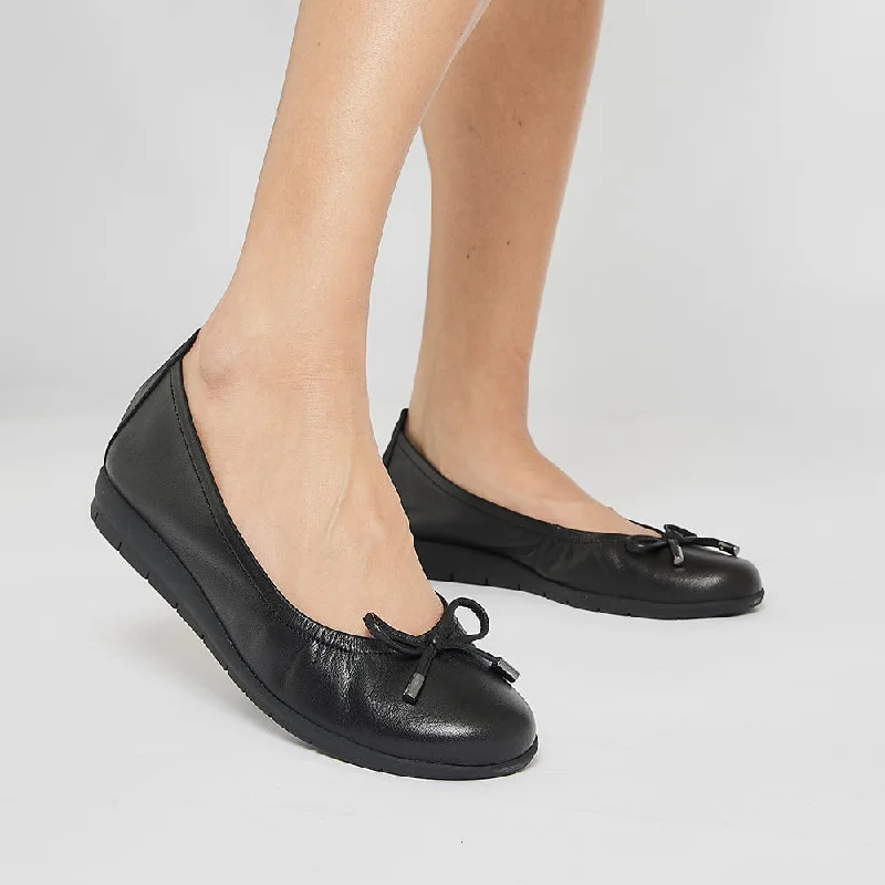 Barton Flat in Black Leather