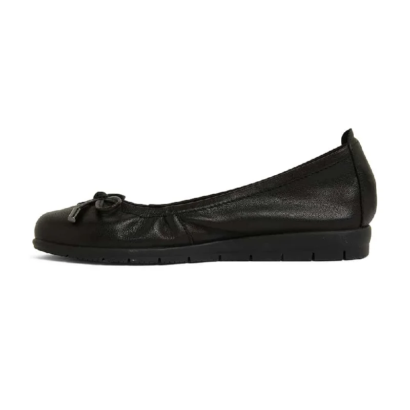 Barton Flat in Black Leather