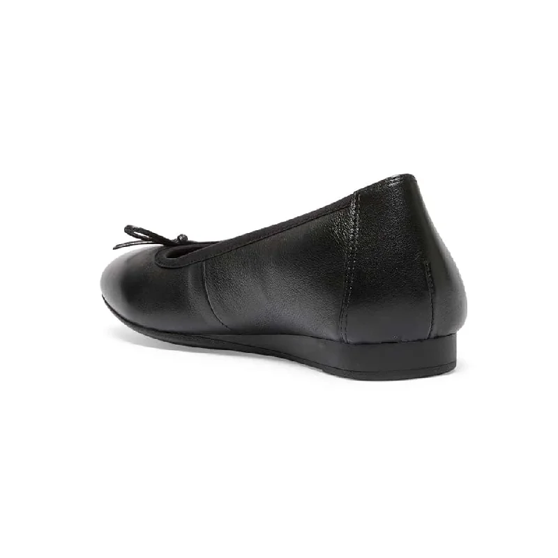 Belamy Flat in Black Leather