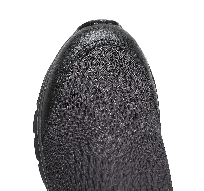 ""BreezeLite: Slip-On Sneakers - Black (S019001)