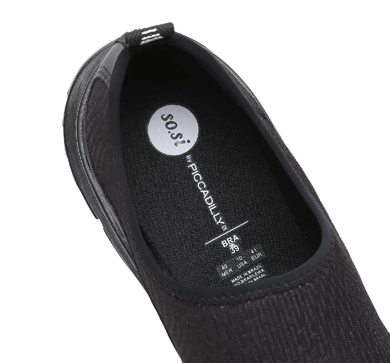 ""BreezeLite: Slip-On Sneakers - Black (S019001)