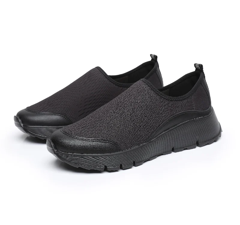 ""BreezeLite: Slip-On Sneakers - Black (S019001)