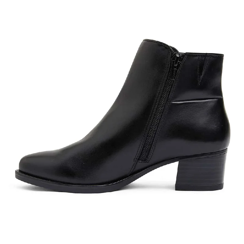 Dapper Boot in Black Leather