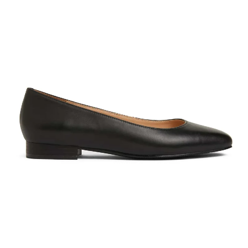 Gaby Flat in Black Leather