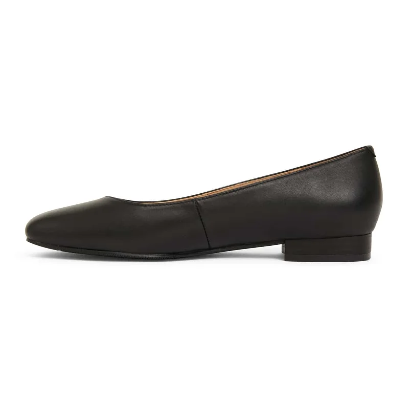 Gaby Flat in Black Leather