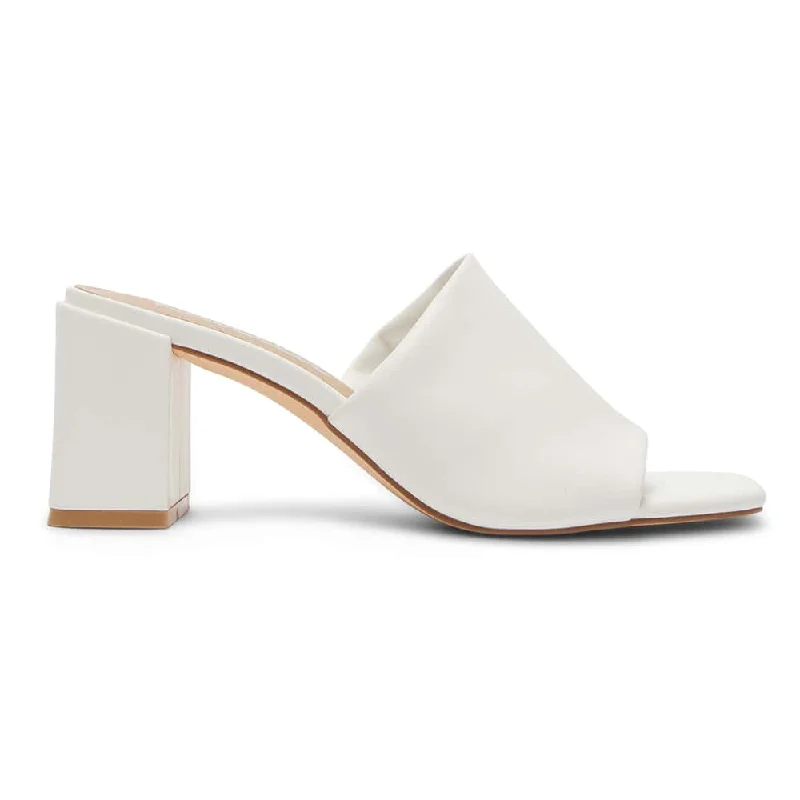 Geri Heel in White Smooth