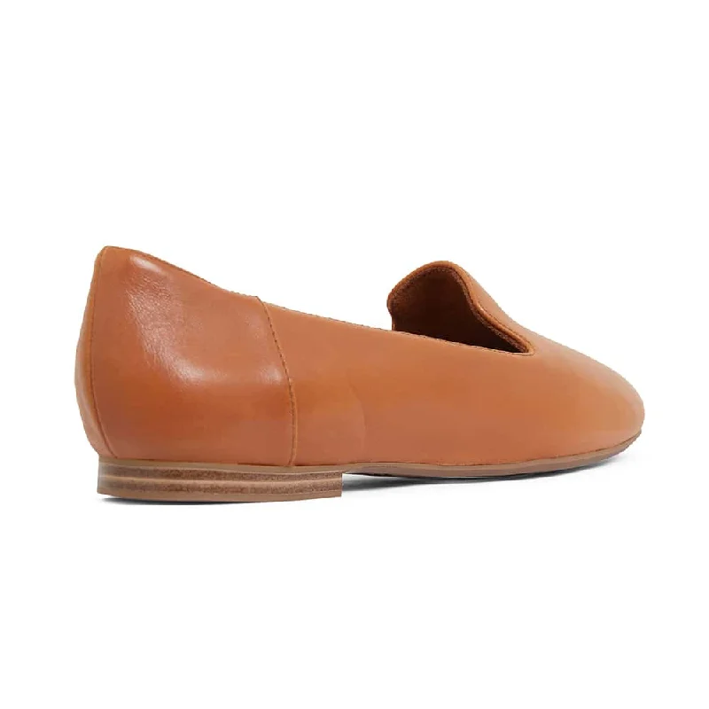 Hugo Flat in Cognac Leather