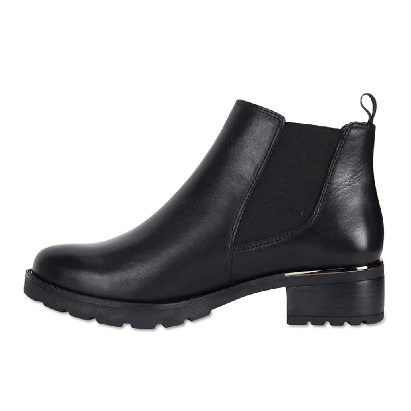 Iowa Boot in Black Leather