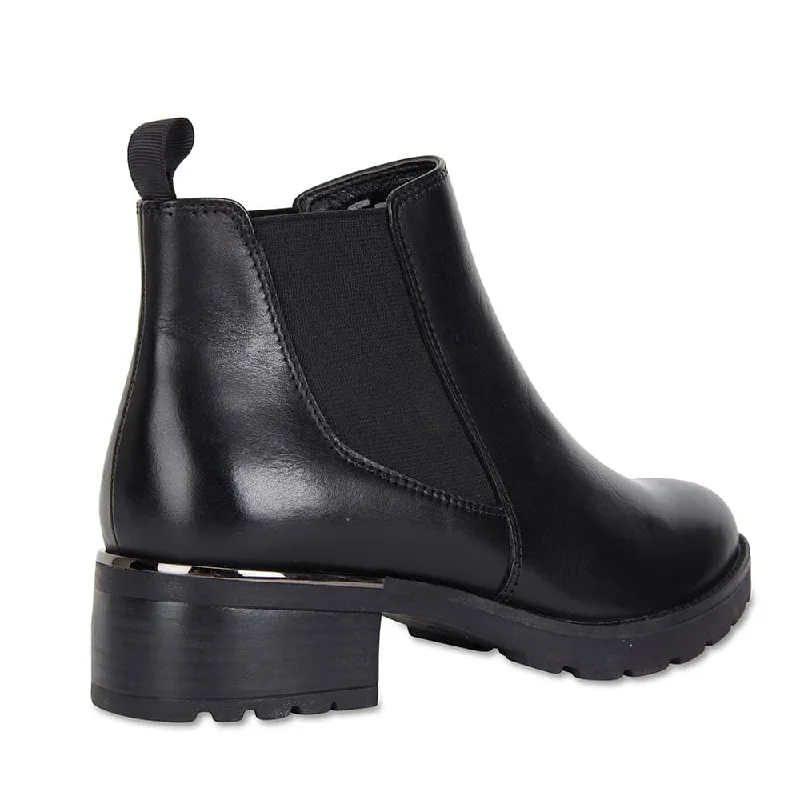 Iowa Boot in Black Leather