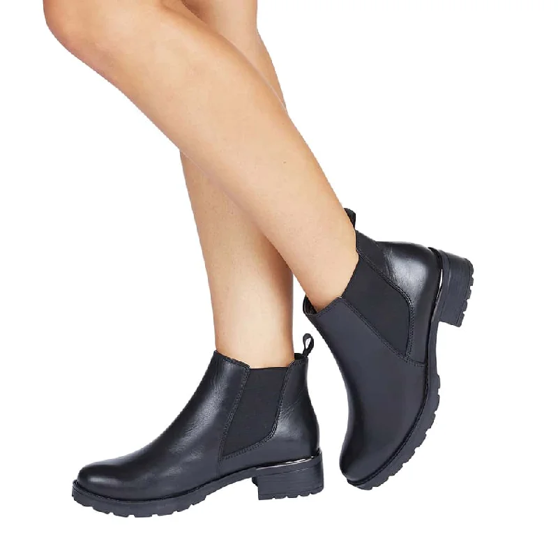 Iowa Boot in Black Leather