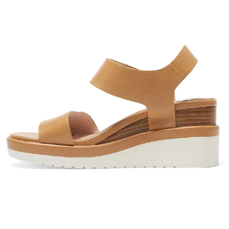 Iris Wedge in Light Tan Leather