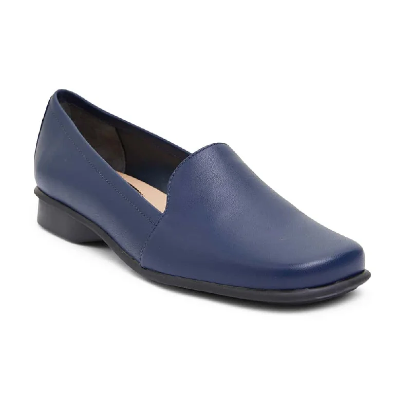 Knox Flat in Navy Leather