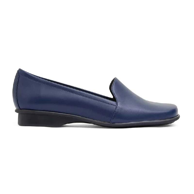 Knox Flat in Navy Leather