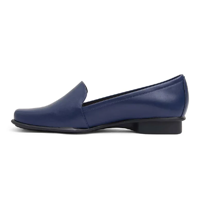 Knox Flat in Navy Leather