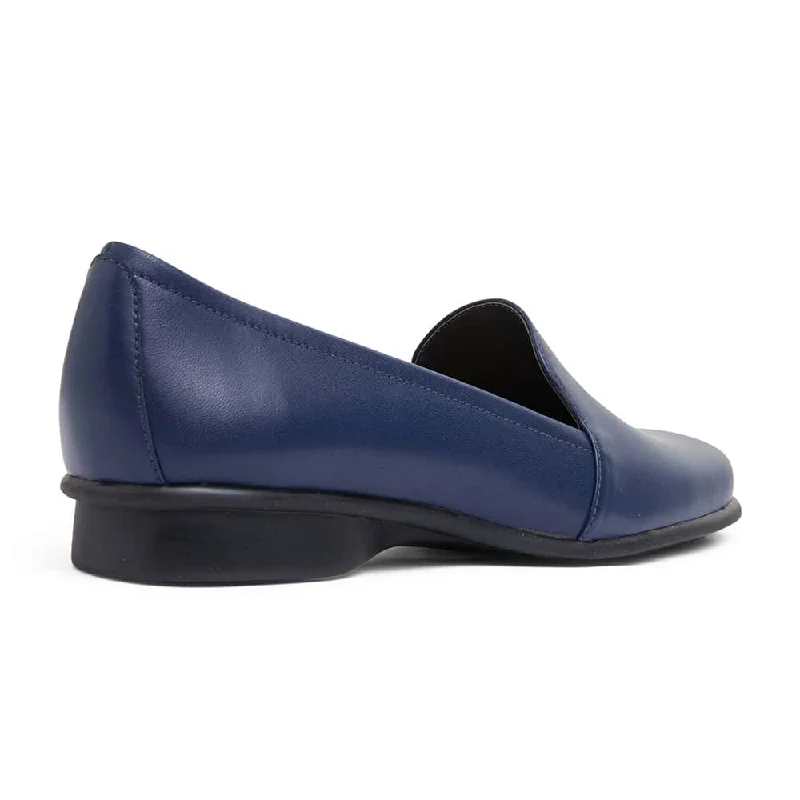 Knox Flat in Navy Leather