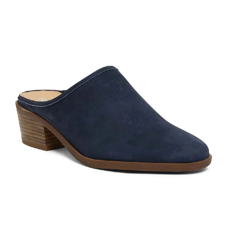 Magnum Heel in Navy Leather