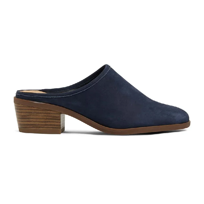 Magnum Heel in Navy Leather