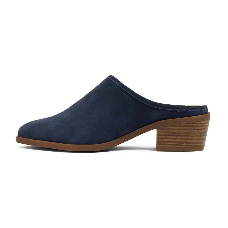 Magnum Heel in Navy Leather