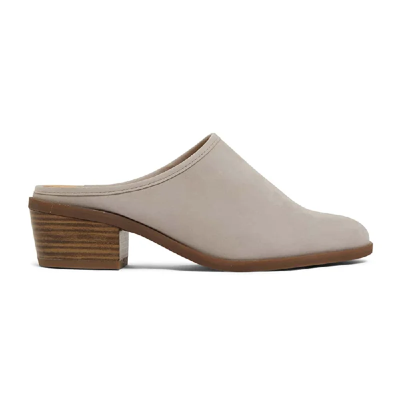 Magnum Heel in Taupe Nubuck