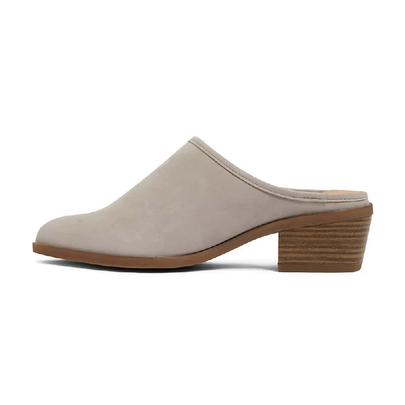 Magnum Heel in Taupe Nubuck