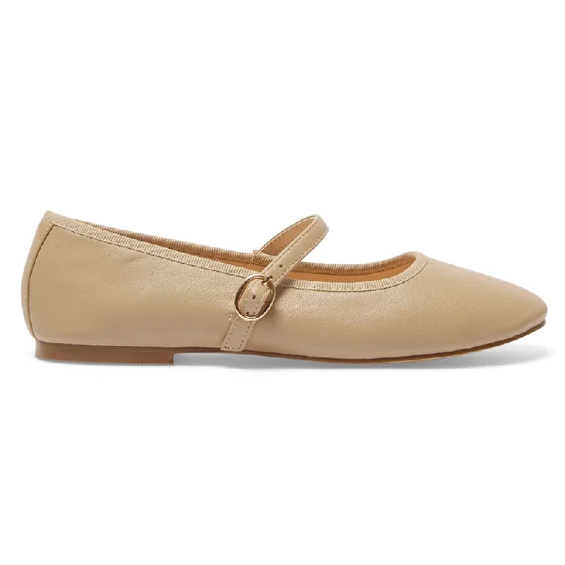 Molly Flat in Nude Leather