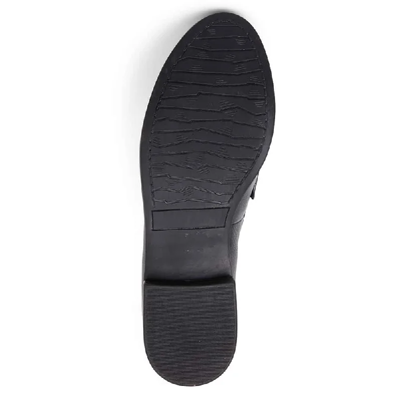 Paragon Loafer in Black Leather