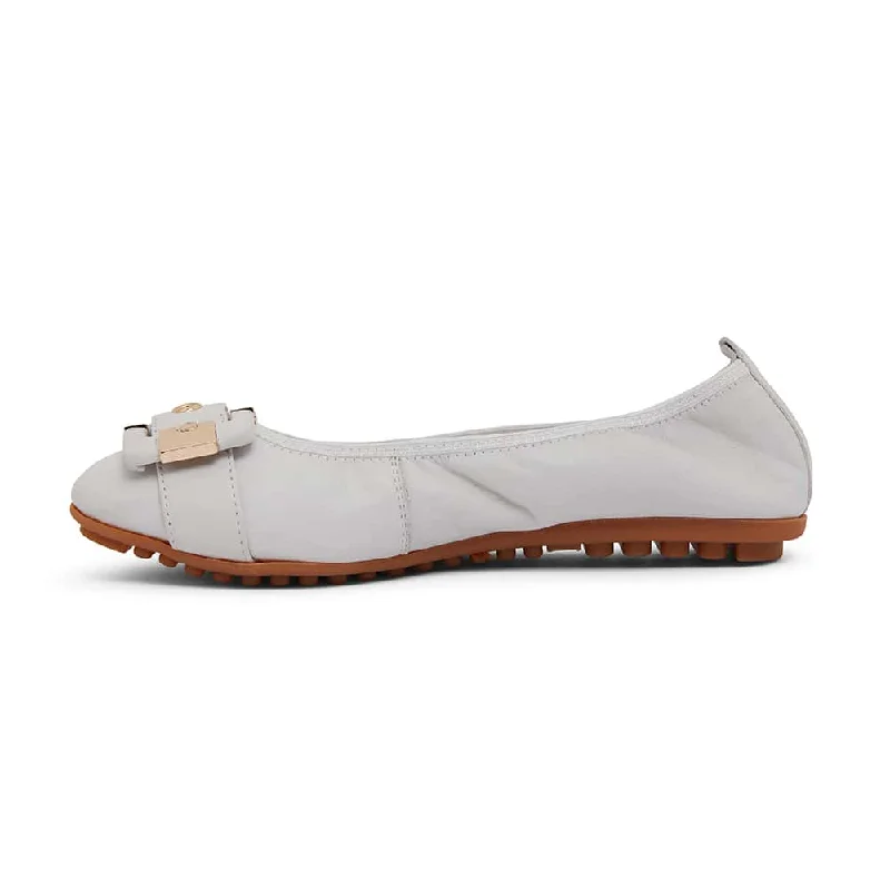 Pentagon Flat in White Leather