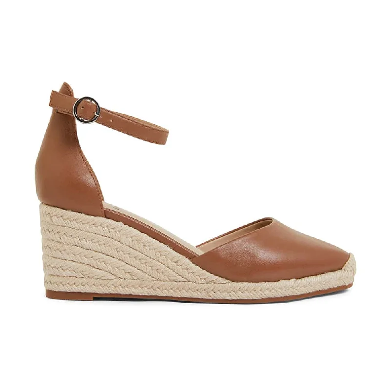 Peru Wedge in Tan Leather