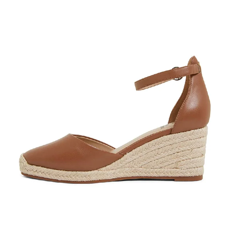 Peru Wedge in Tan Leather