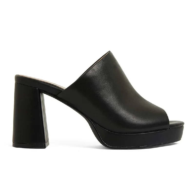 Plaza Heel in Black Leather