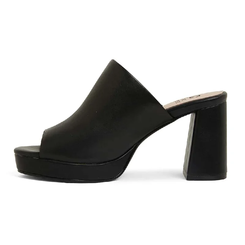 Plaza Heel in Black Leather