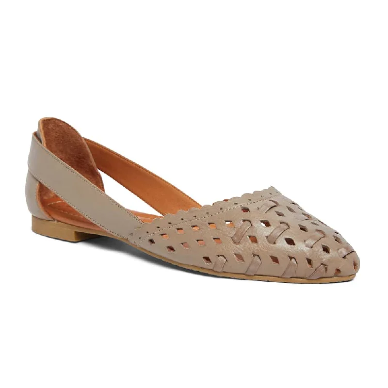 Ranya Flat in Taupe Leather