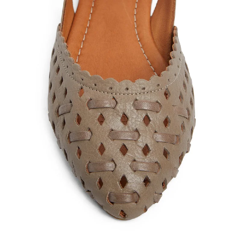 Ranya Flat in Taupe Leather