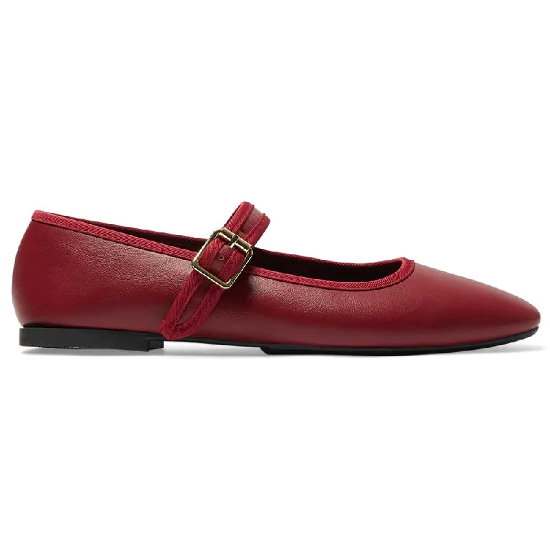 Romy Flat in Red Smooth