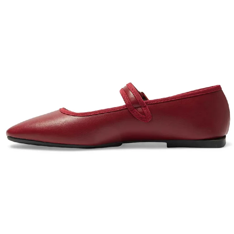 Romy Flat in Red Smooth