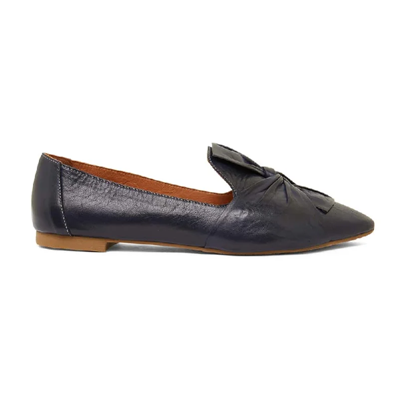 Rosco Flat in Navy Leather