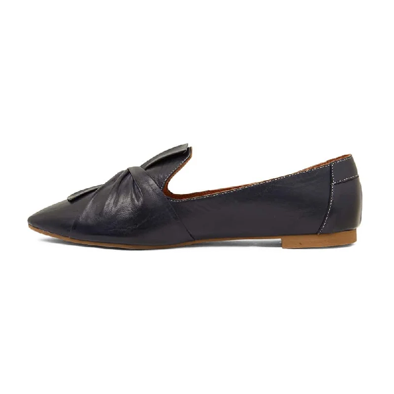 Rosco Flat in Navy Leather