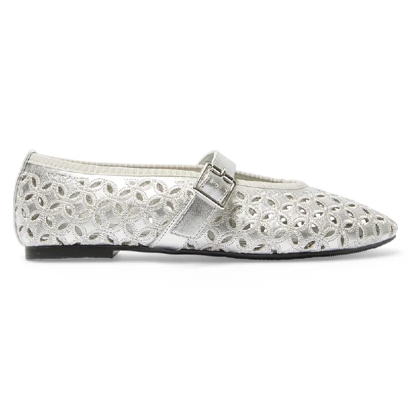 Rosie Flat in Silver Metallic