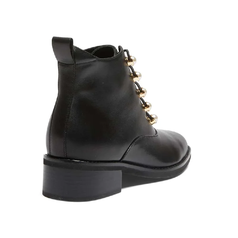 Royale Boot in Black Leather