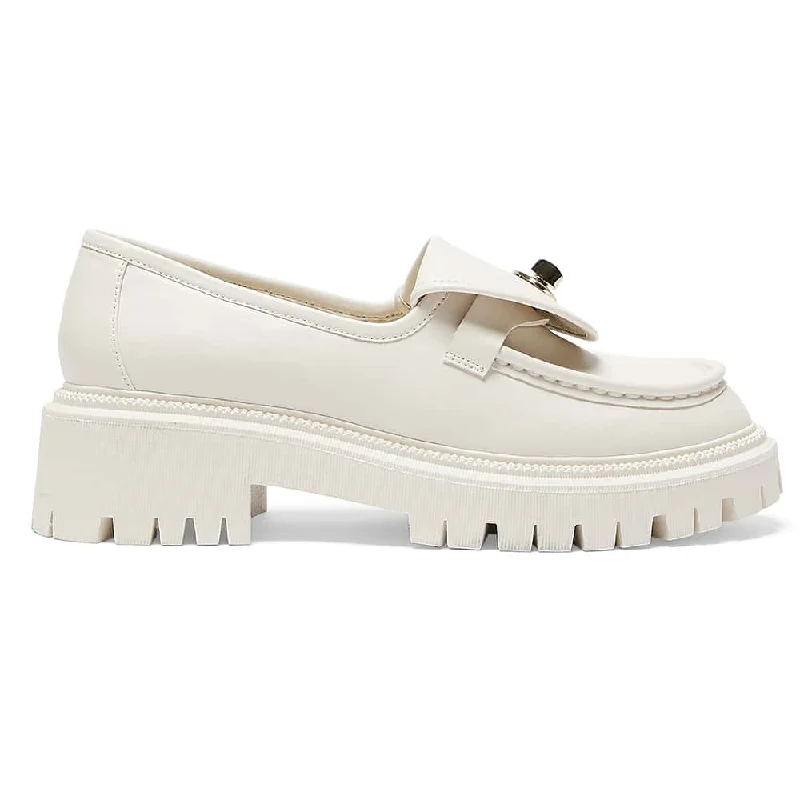 Suri Loafer in Off White Smooth