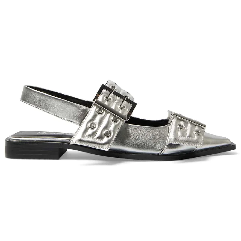 Suzie Flat in Silver Metallic