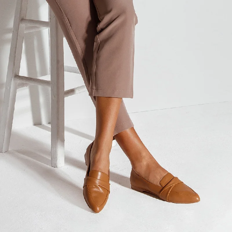 Taylor Flat in Tan Leather