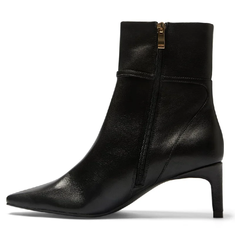 Urgent Boot in Black Leather