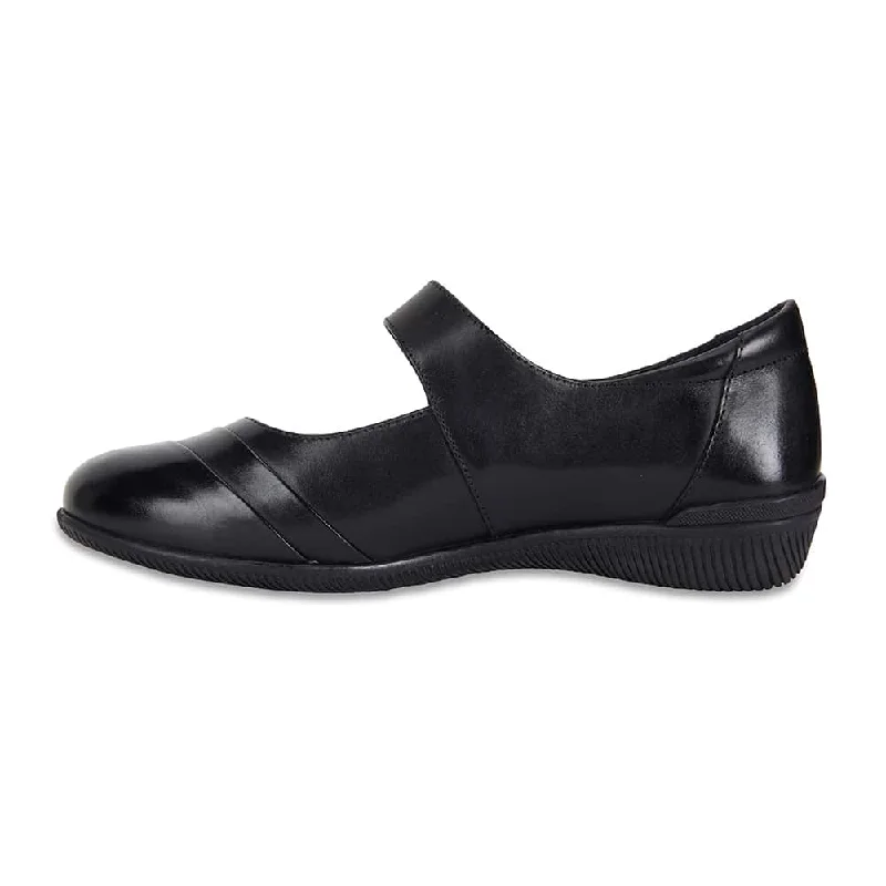 Winston Flat in Black Leather