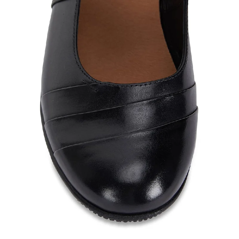 Winston Flat in Black Leather